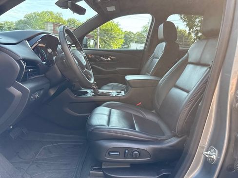 Used 2023 Chevrolet Traverse RS w/ LPO, Floor Liner Package AWD/4WD image 17