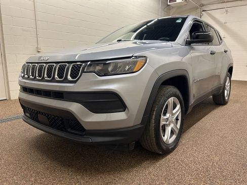 Used 2024 Jeep Compass Sport image 5