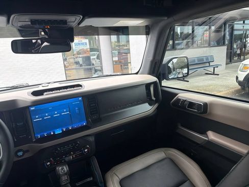 Used 2023 Ford Bronco Wildtrak AWD/4WD image 12