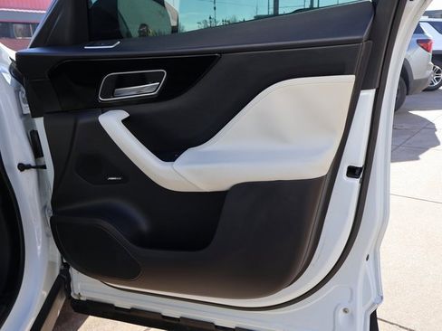 Used 2017 Jaguar F-PACE Prestige image 10