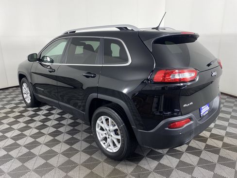 Used 2018 Jeep Cherokee Latitude w/ Safety Group AWD/4WD image 8