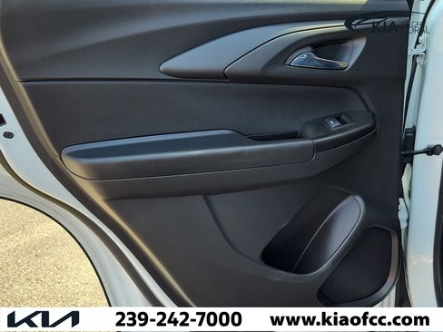 Used 2023 Chevrolet TrailBlazer LT FWD image 16
