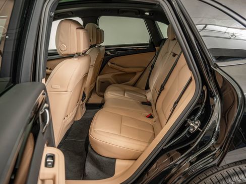 New 2026 Porsche Macan AWD/4WD image 39