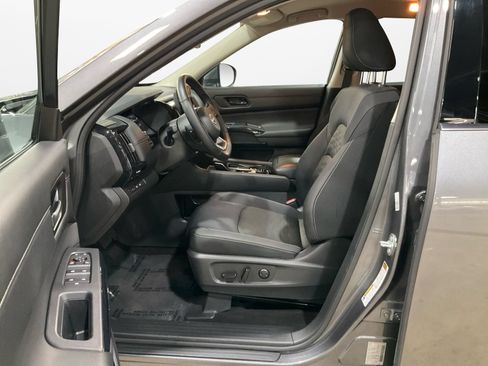 Used 2025 Nissan Pathfinder SV AWD/4WD image 10