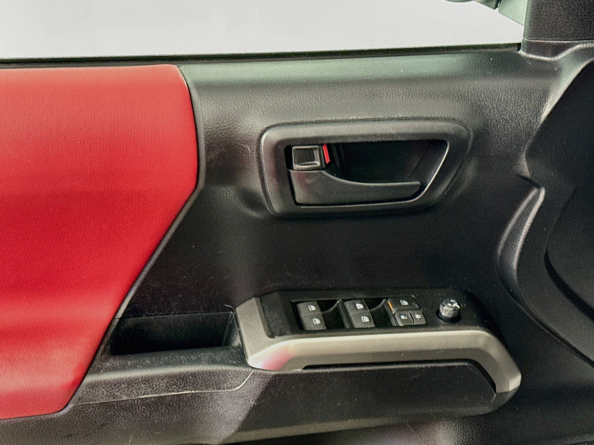 Used 2021 Toyota Tacoma SR5 AWD/4WD image 18