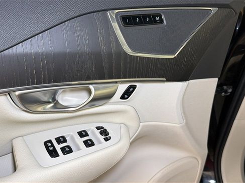 Used 2020 Volvo XC90 T6 Momentum w/ Protection Package Premier image 26