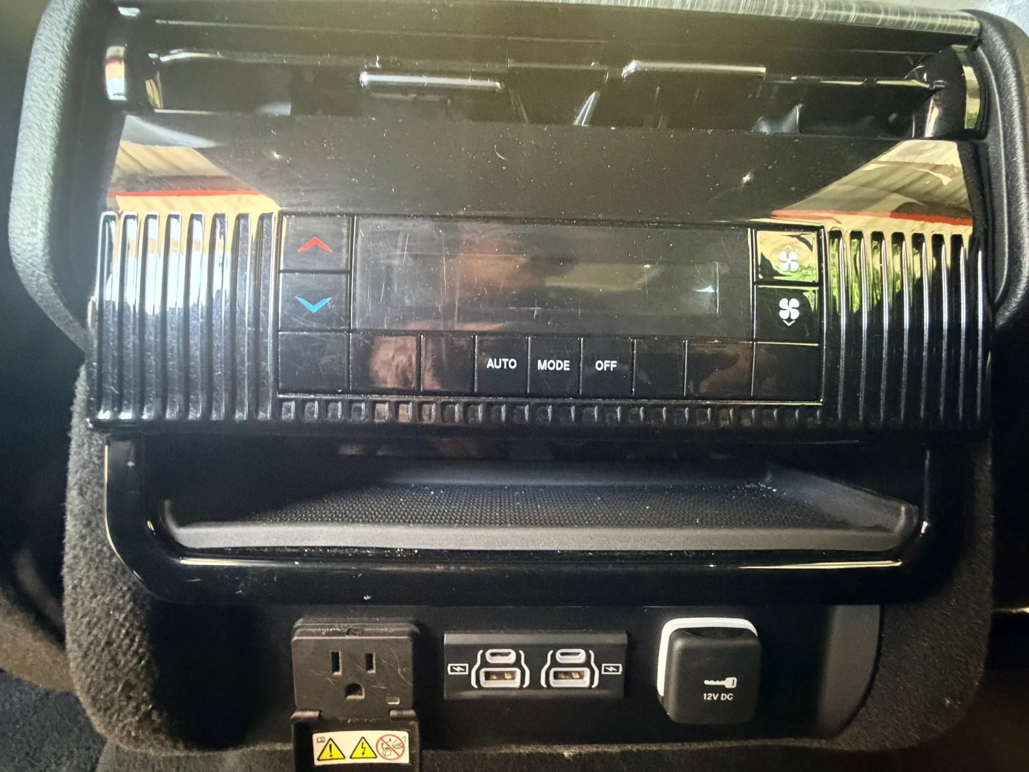 Used 2024 Jeep Wagoneer L Series II RWD image 30