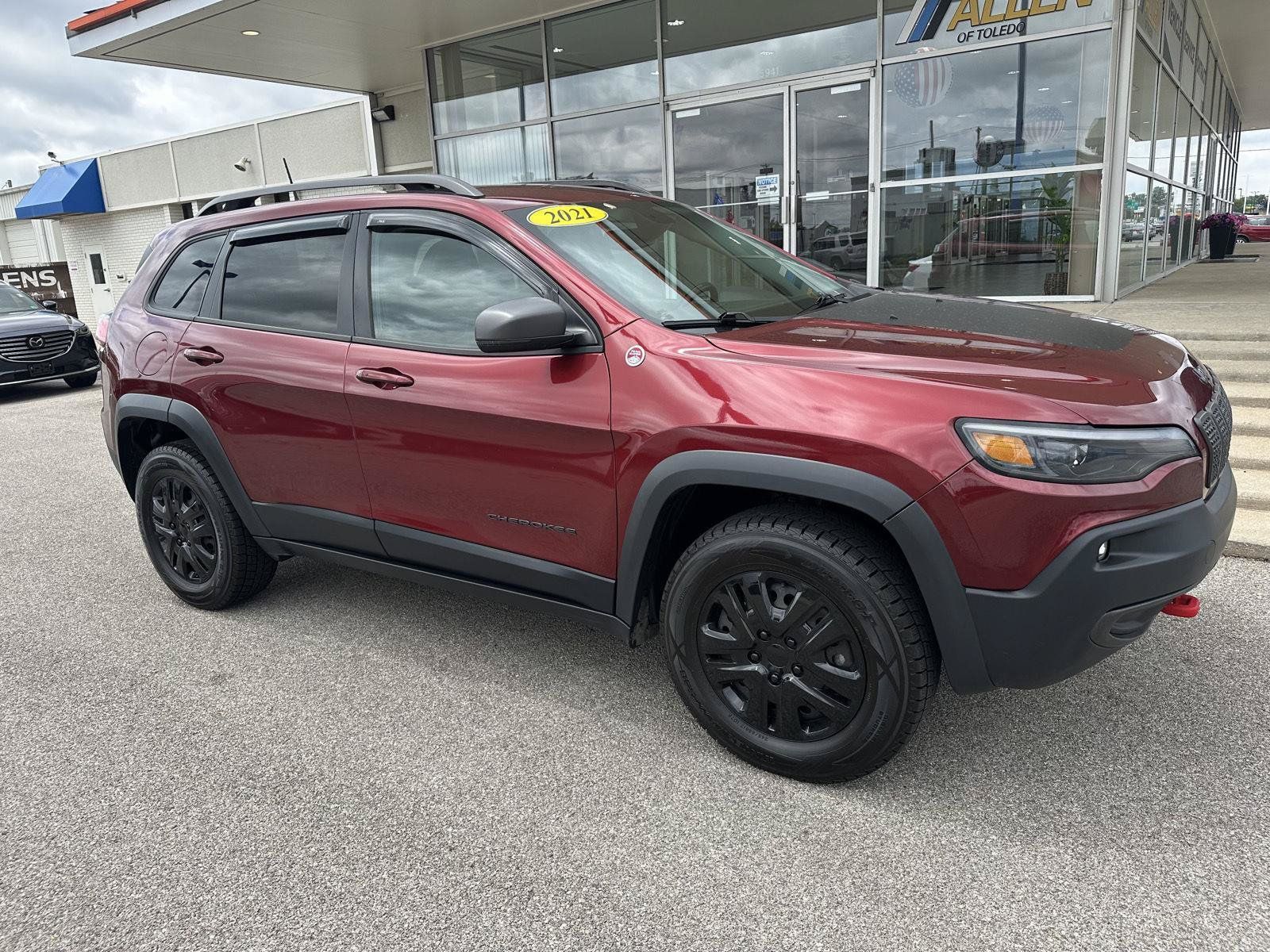 Used 2021 Jeep Cherokee Trailhawk w/ Comfort & Convenience Group AWD/4WD image 2