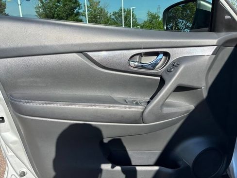 Used 2017 Nissan Rogue SV AWD/4WD image 7