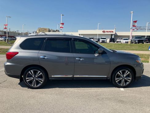 Used 2019 Nissan Pathfinder Platinum image 8