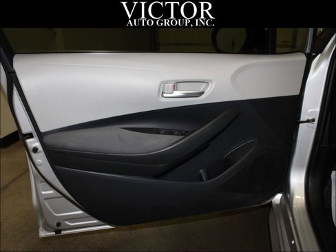 Used 2020 Toyota Corolla LE FWD image 15