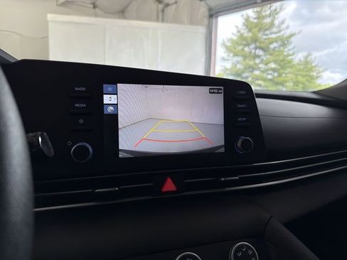 Used 2026 Hyundai Elantra SE FWD image 23