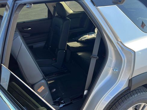 New 2025 Nissan Pathfinder SL image 16