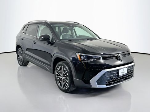 New 2025 Volkswagen Taos SE image 3