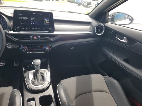 Used 2024 Kia Forte GT-Line w/ GT-Line Premium Package image 17