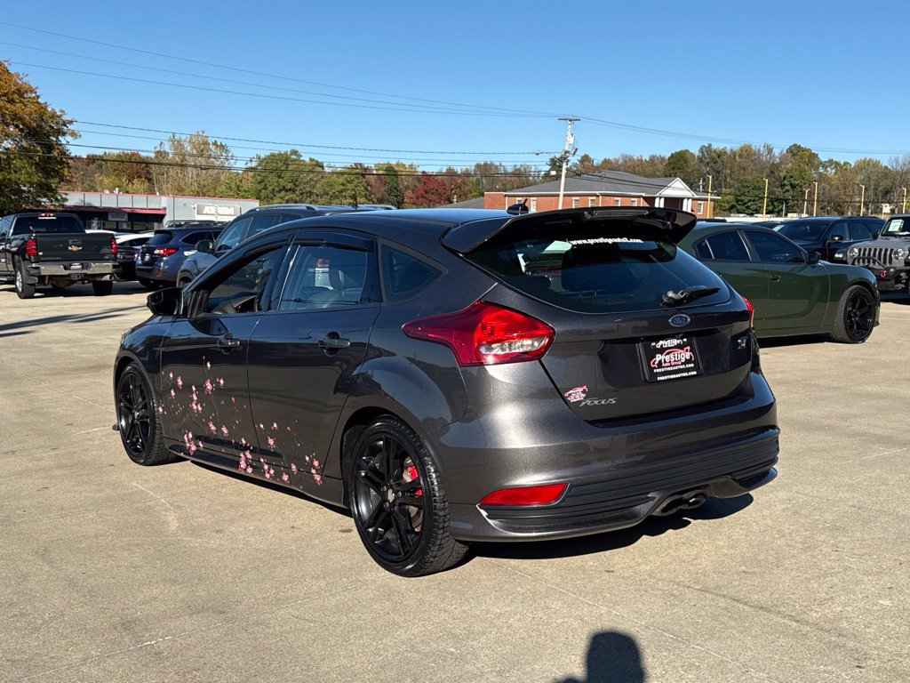 Used 2017 Ford Focus ST w/ Equipment Group 402A FWD image 5