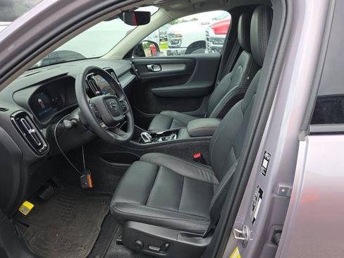 Used 2026 Volvo XC40 B5 Plus AWD/4WD image 7