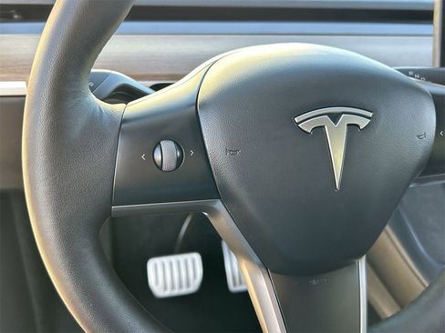 Used 2022 Tesla Model Y Performance image 20