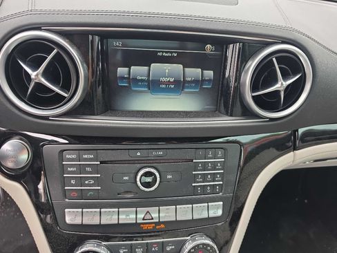Used 2019 Mercedes-Benz SL 550 w/ Driver Assistance Package image 22