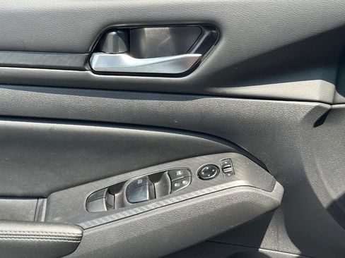Used 2025 Nissan Altima 2.5 SV FWD image 28
