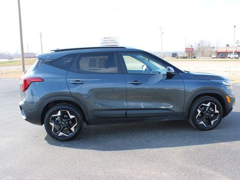 Used 2025 Kia Seltos S image 11