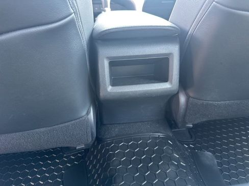 Used 2021 Toyota Camry SE FWD image 23