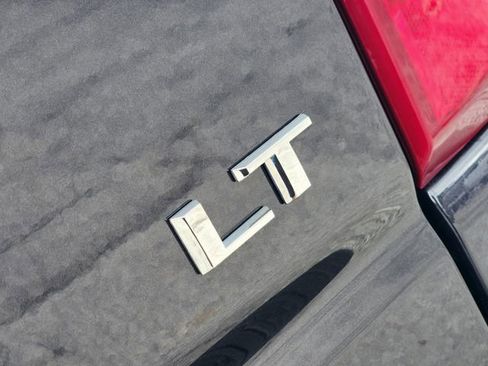Used 2023 Chevrolet Silverado 1500 LT AWD/4WD image 12
