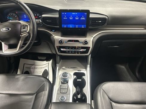 Used 2022 Ford Explorer XLT w/ Equipment Group 202A AWD/4WD image 15