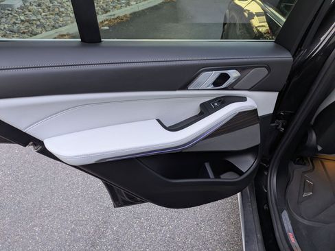 Used 2025 BMW X5 sDrive40i w/ Premium Package image 29