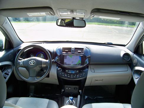 Used 2014 Toyota RAV4 EV image 16