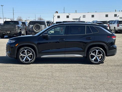 Certified 2025 Volkswagen Tiguan SE image 2