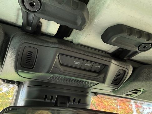 New 2025 Jeep Gladiator Mojave w/ Convenience Group image 24