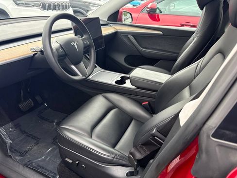 Used 2024 Tesla Model Y Long Range AWD/4WD image 3