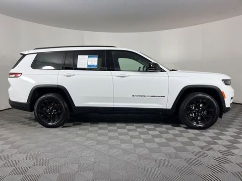 Used 2024 Jeep Grand Cherokee L Laredo image 11