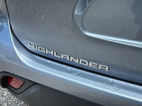 Used 2023 Toyota Highlander XLE FWD image 7