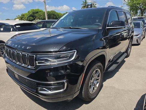 Used 2023 Jeep Wagoneer 2WD image 2