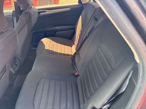 Used 2019 Ford Fusion SE FWD image 15