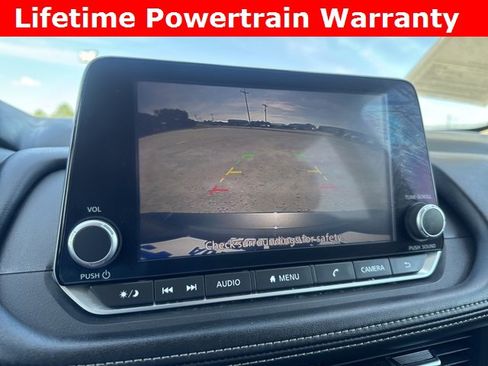 Used 2024 Nissan Rogue SV image 3