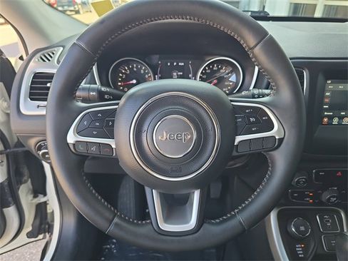 Used 2019 Jeep Compass Latitude image 26
