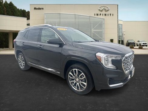 Used 2022 GMC Terrain Denali image 3