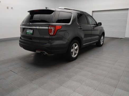 Used 2018 Ford Explorer XLT image 9