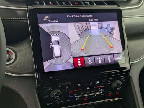 Certified 2024 Jeep Grand Cherokee Limited w/ Luxury Tech Group II image 20