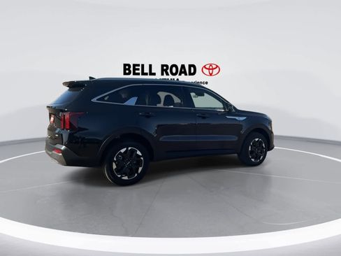 Used 2024 Kia Sorento S image 8
