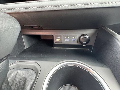 Used 2022 Toyota Highlander XLE AWD/4WD image 24
