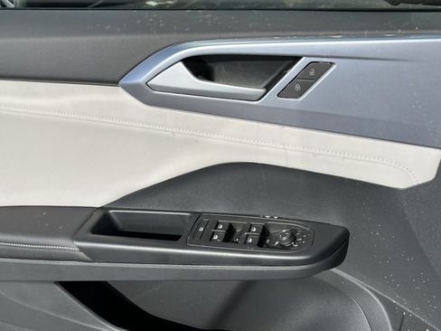 New 2026 Volkswagen Taos SE AWD/4WD image 24