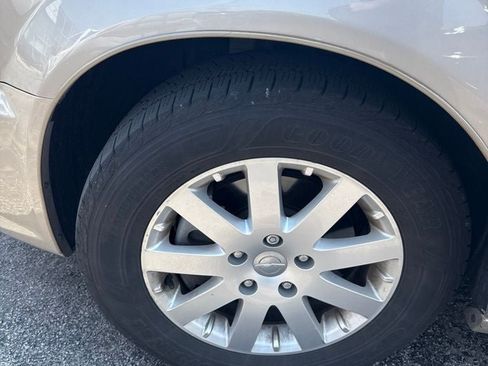 Used 2013 Chrysler Town & Country Touring FWD image 6