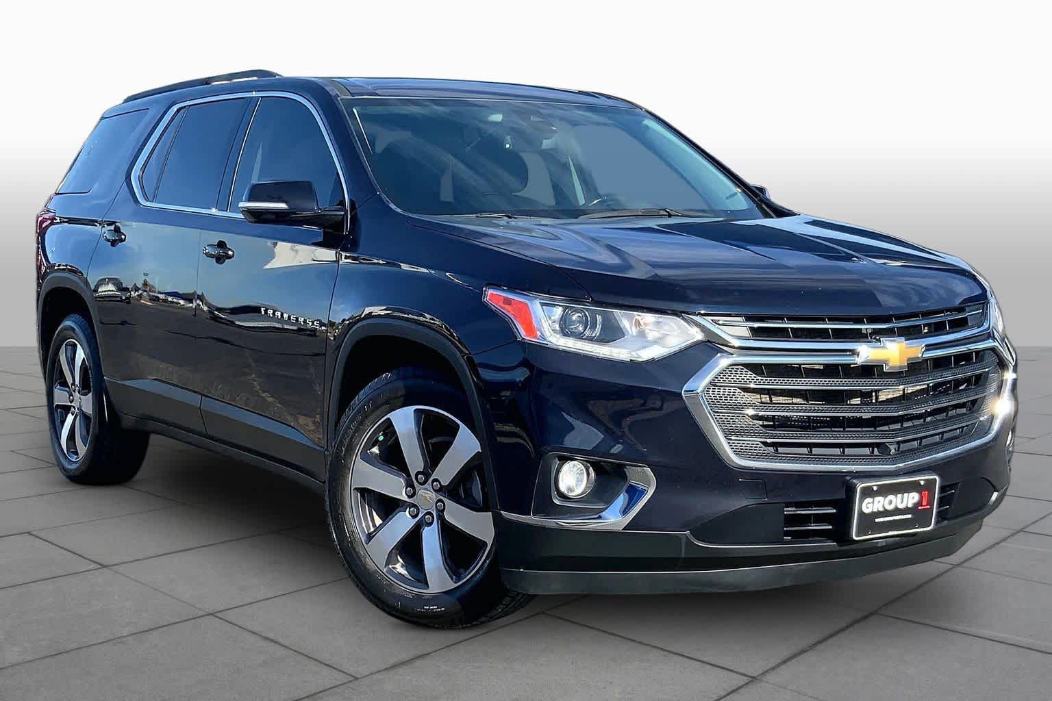 Used 2020 Chevrolet Traverse LT w/ LT Premium Package FWD image 2