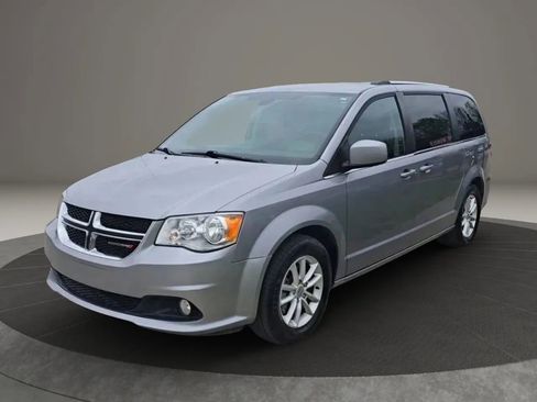 Used 2018 Dodge Grand Caravan SXT FWD image 4