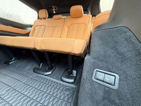 Used 2022 Jeep Grand Wagoneer Series III image 45