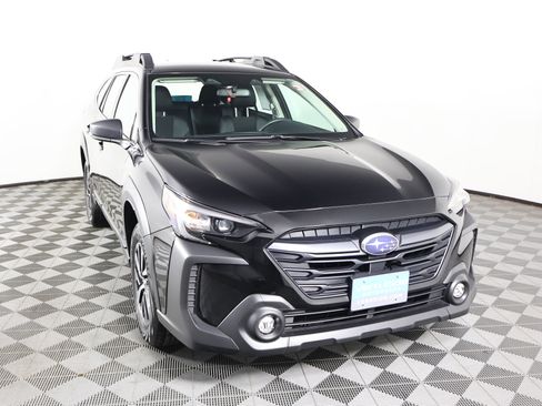 Used 2025 Subaru Outback image 3